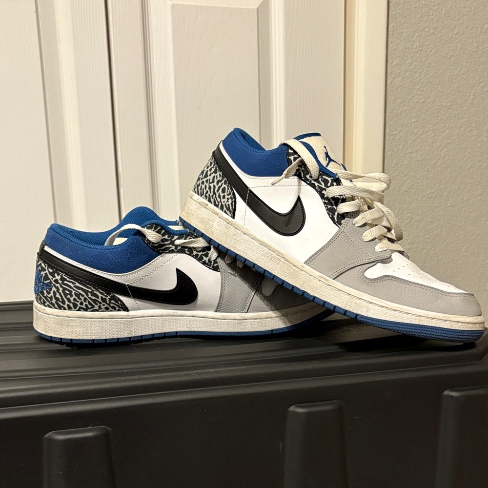 Jordan Men's Sneakers in White, Black, and Blue